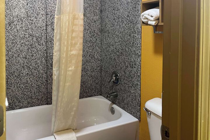 Room 15 of 16
