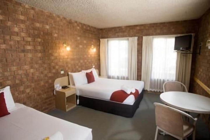 Room 4 of 34