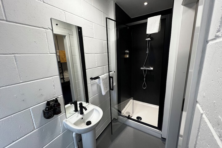 Room 18 of 46