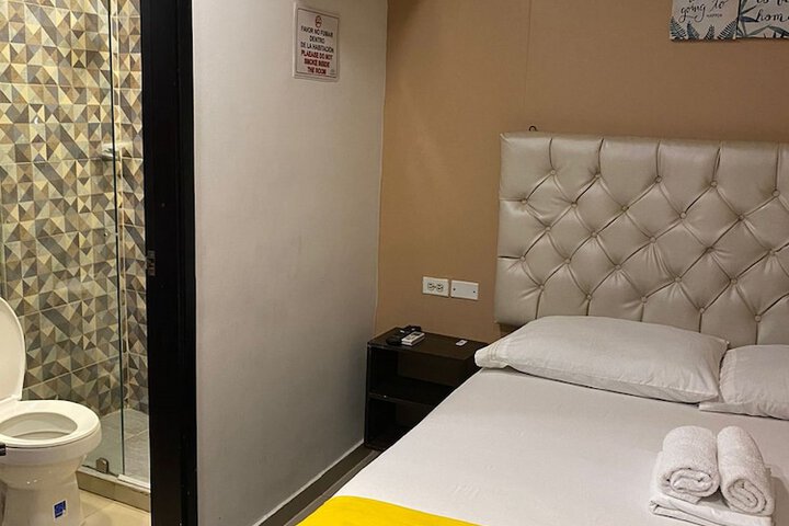 Room 2 of 10
