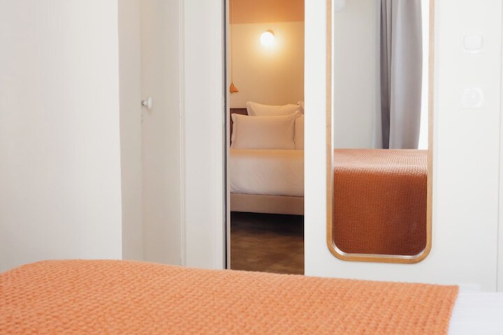 Room 6 of 69