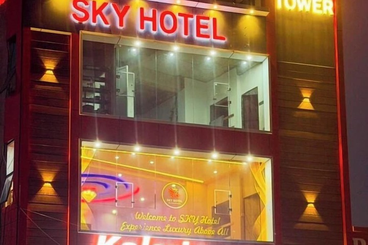 Sky Hotel in Lucknow