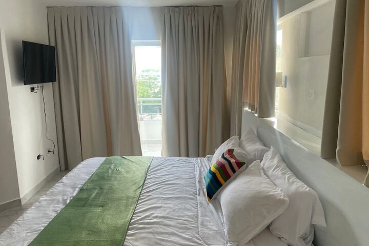 Room 6 of 9