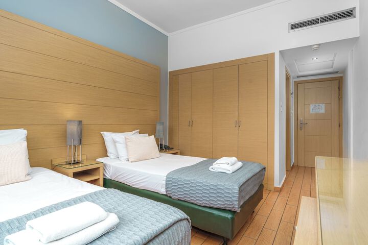 Room 13 of 34