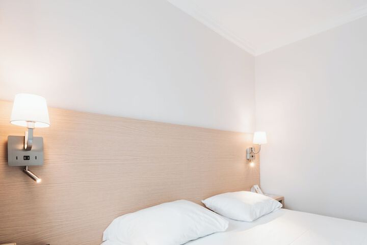 Room 18 of 154