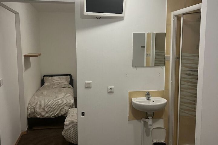 Room 21 of 51