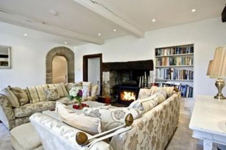 Lounge 21 of 41