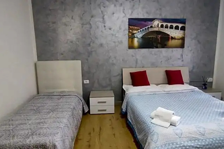 Room 6 of 14