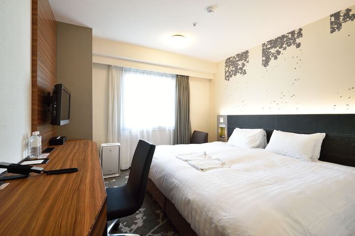 Room 8 of 33