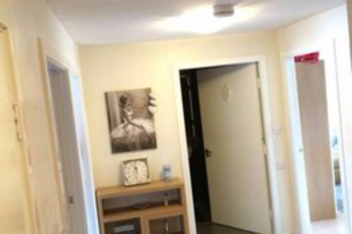 Room 4 of 12