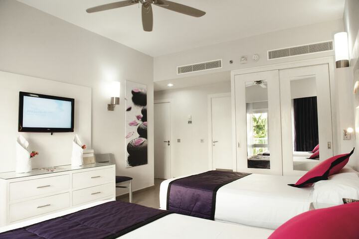 Room 6 of 105