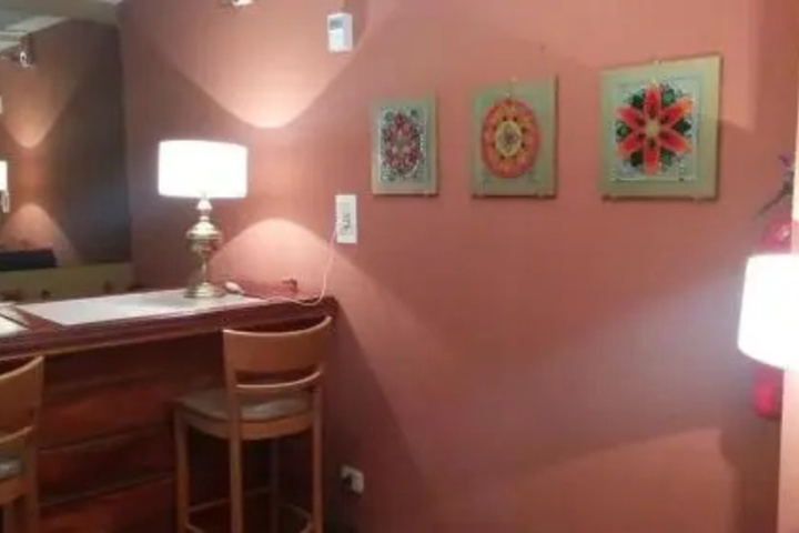 Room 4 of 9