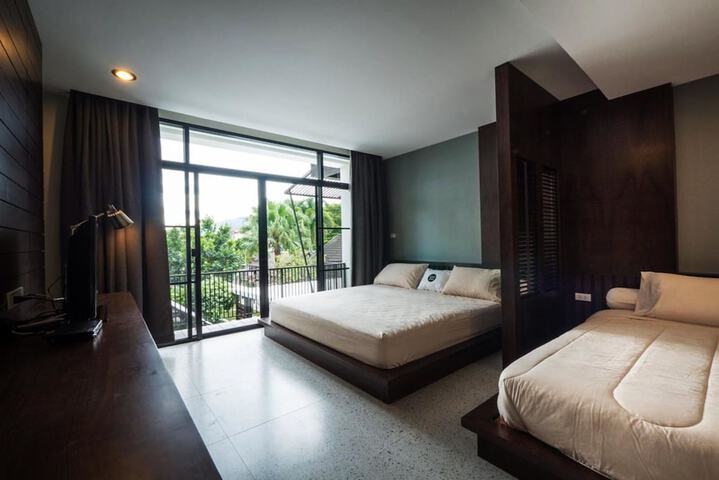 Room 6 of 94