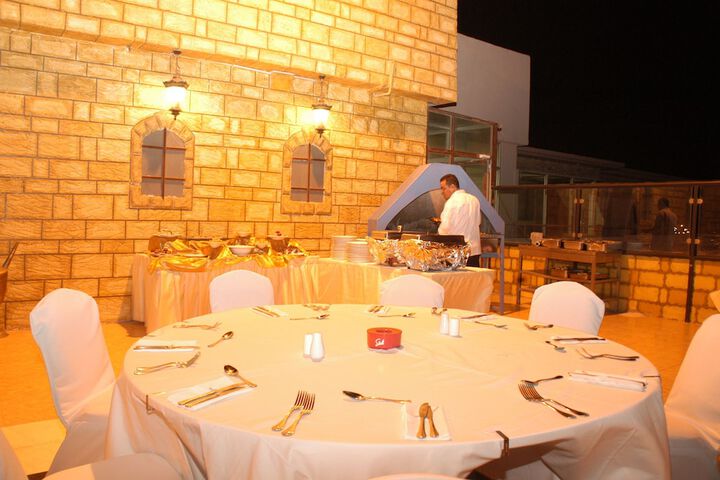 Dining 37 of 63