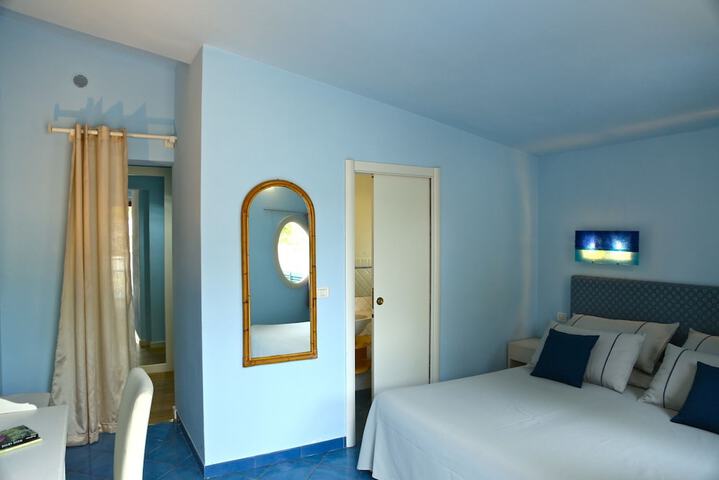 Room 28 of 40