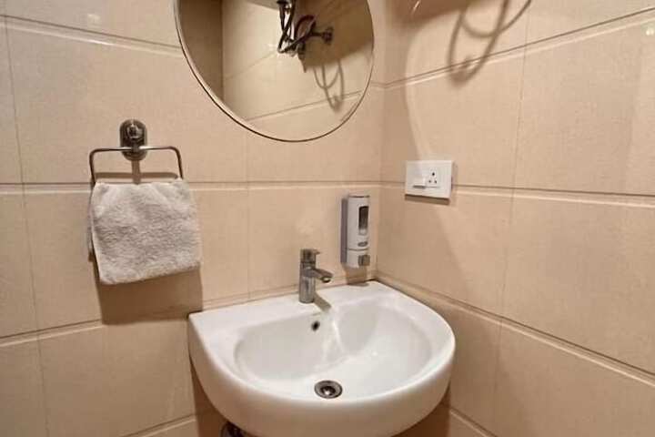 Room 7 of 10