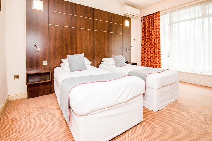 Room 34 of 94