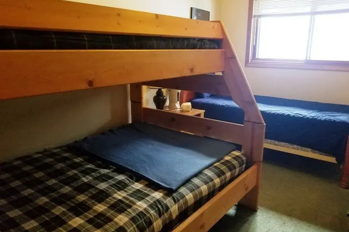Room 4 of 16