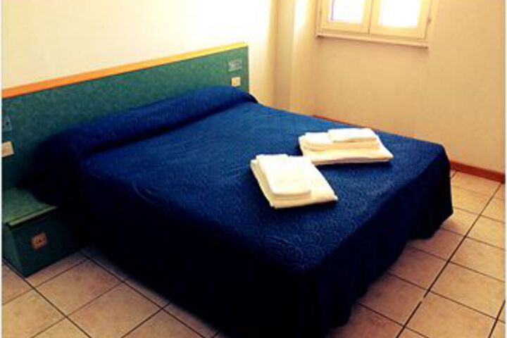 Room 5 of 19