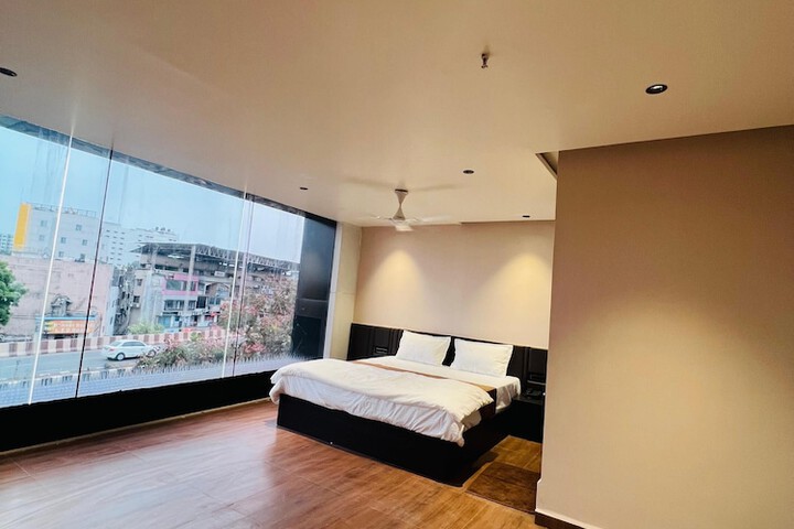 Room 18 of 25