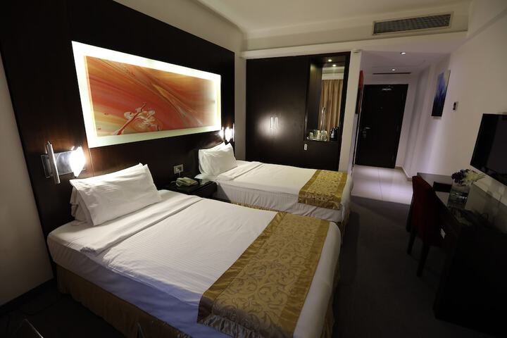 Room 16 of 54