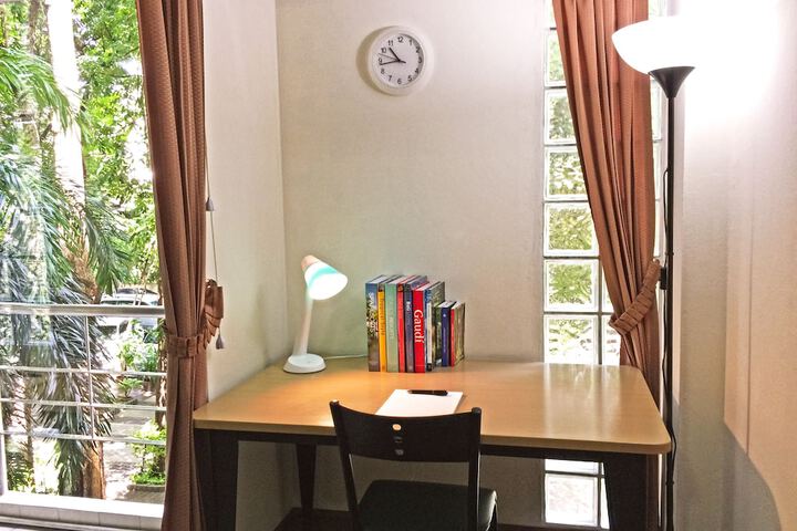 Room 9 of 33