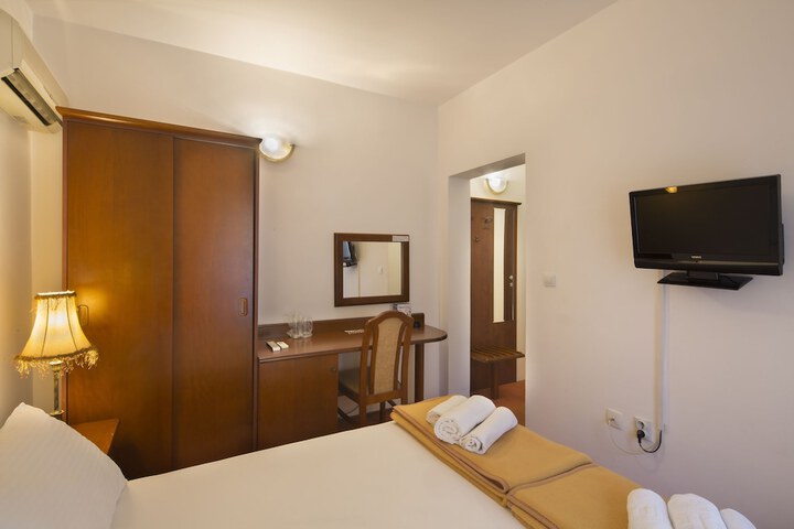 Room 7 of 95