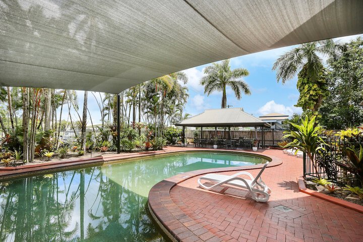 Pool Hotel