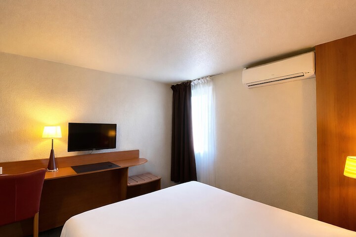 Room 11 of 34