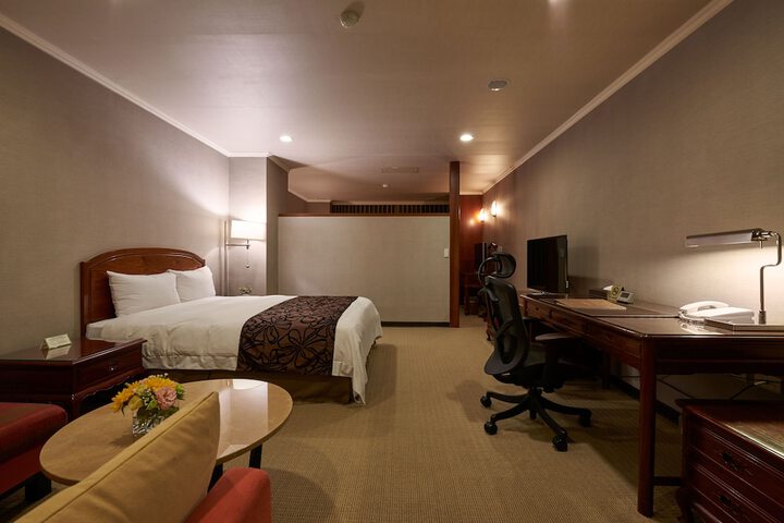 Room 16 of 72