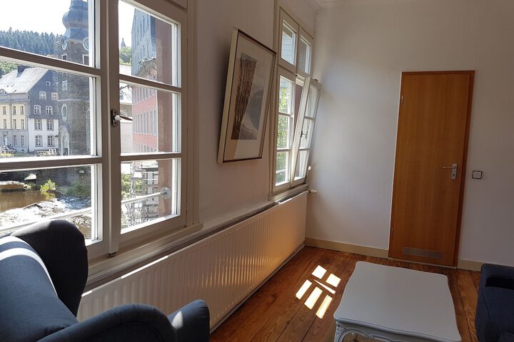 Room 8 of 61