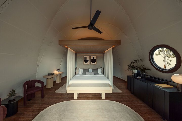 Room 4 of 68