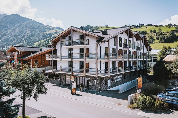 24 by AvenidA - Mountain Hotel