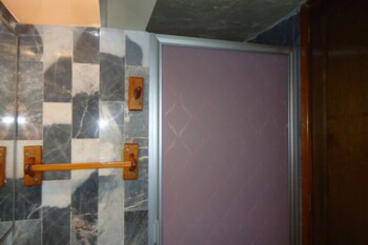Room 5 of 33