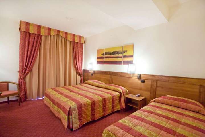 Room 6 of 13