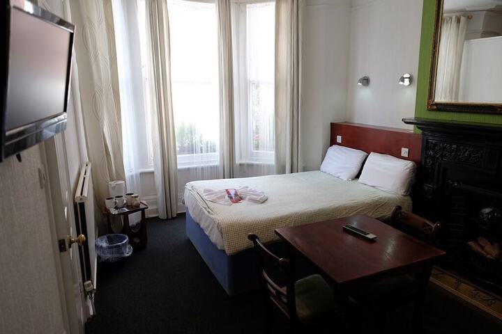 Room 8 of 130
