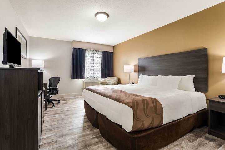 1 King Bed Mobility Accessible (15 of 26)