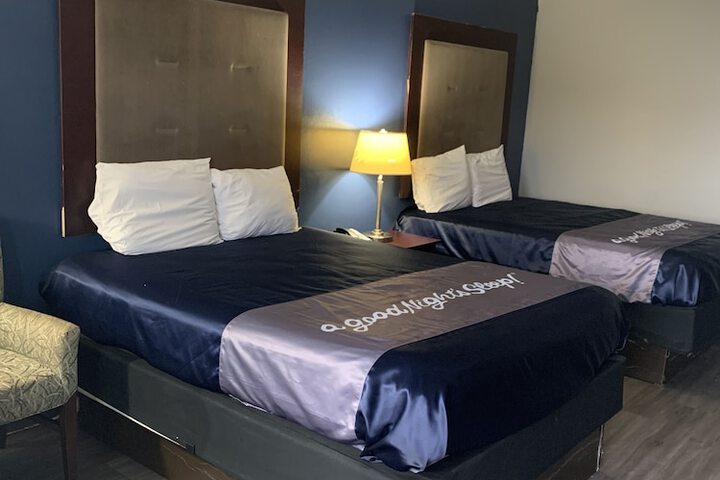 Classic 2 Queen Beds (11 of 13)