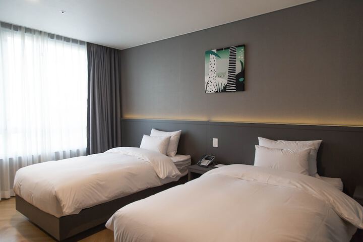 Room 18 of 48