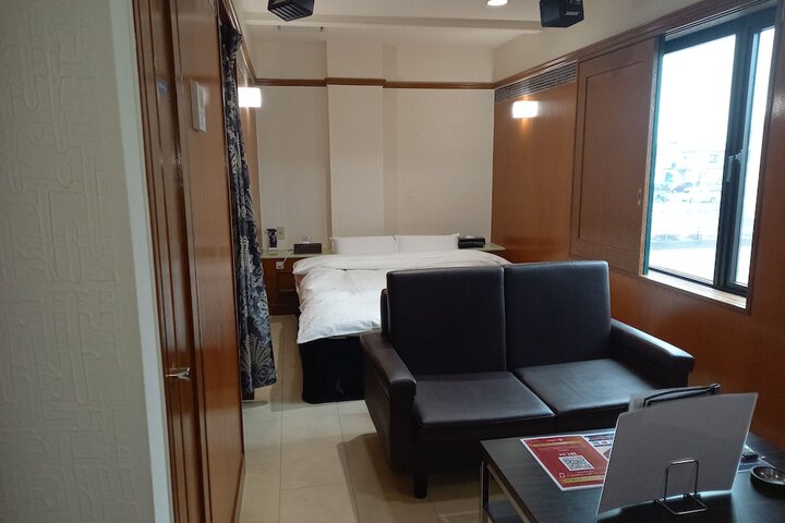 Room 6 of 51