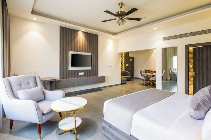Room 8 of 43