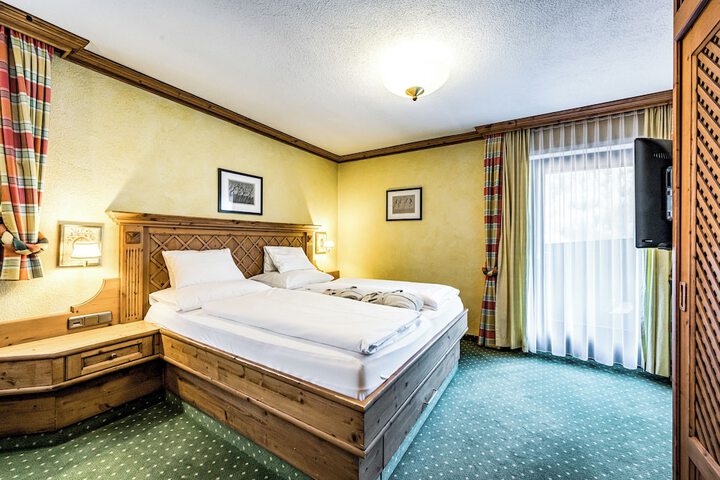 Room 2 of 65