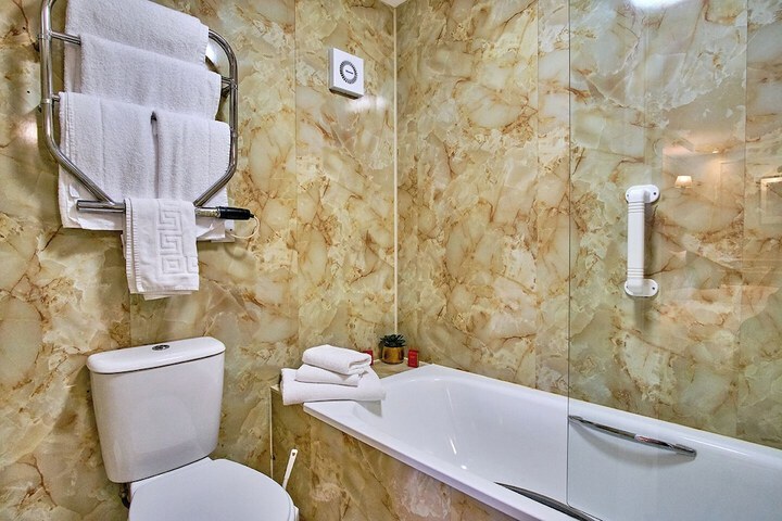 Room 42 of 65
