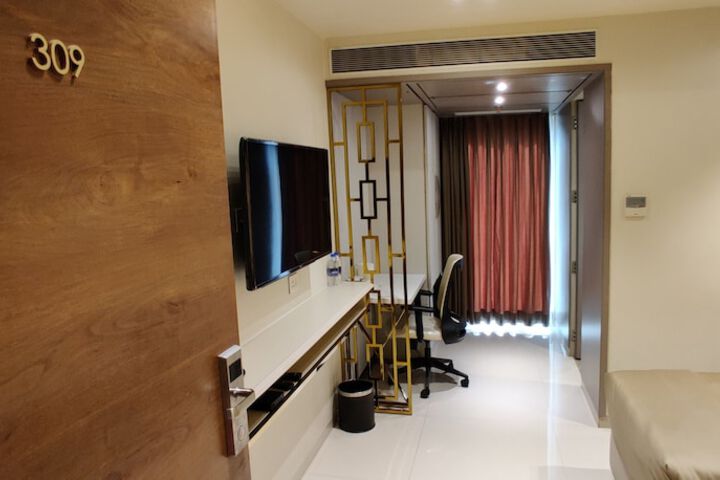 Room 8 of 48
