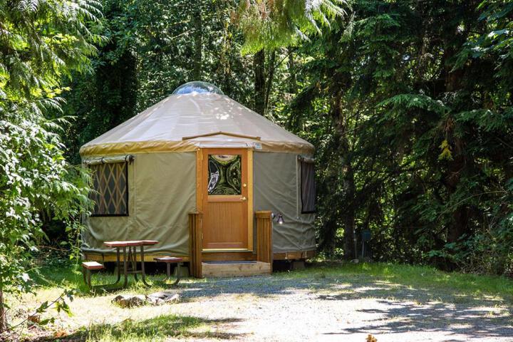 Photo of Mount Vernon Camping Resort 16 ft. Yurt 6