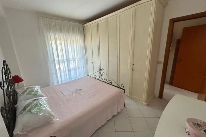 Room 4 of 17