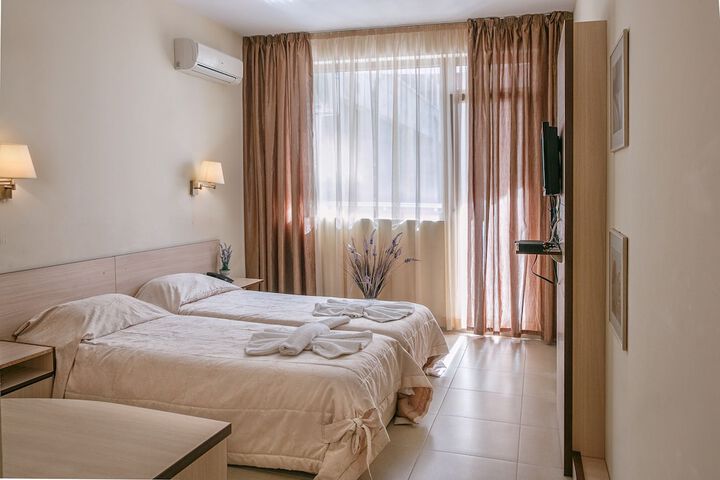 Room 4 of 27