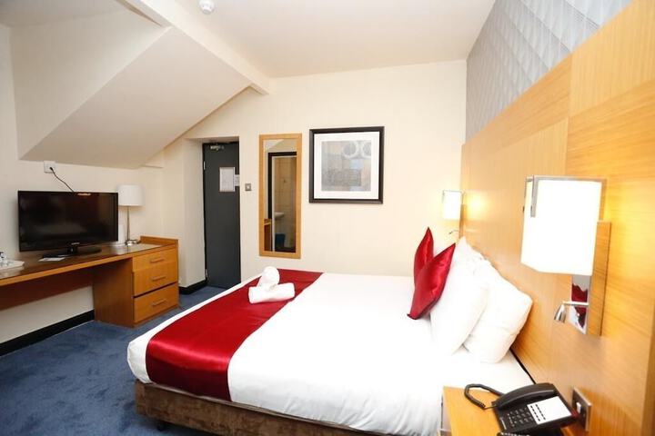 Room 3 of 33