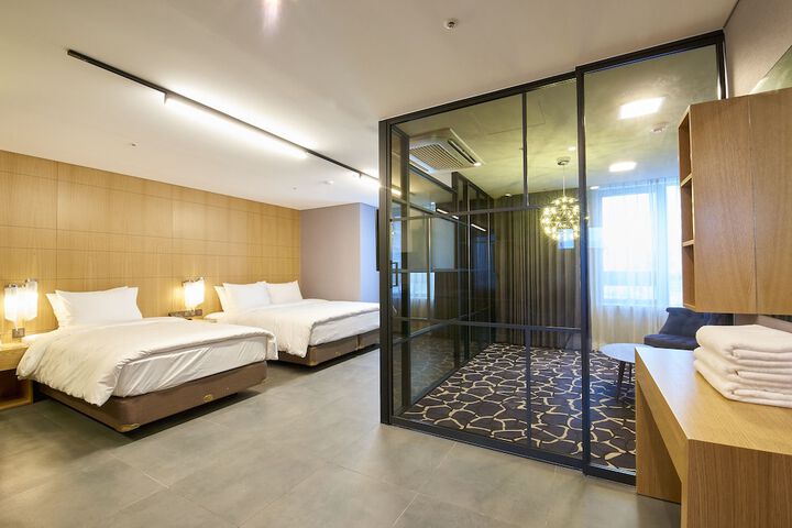 Room 14 of 48