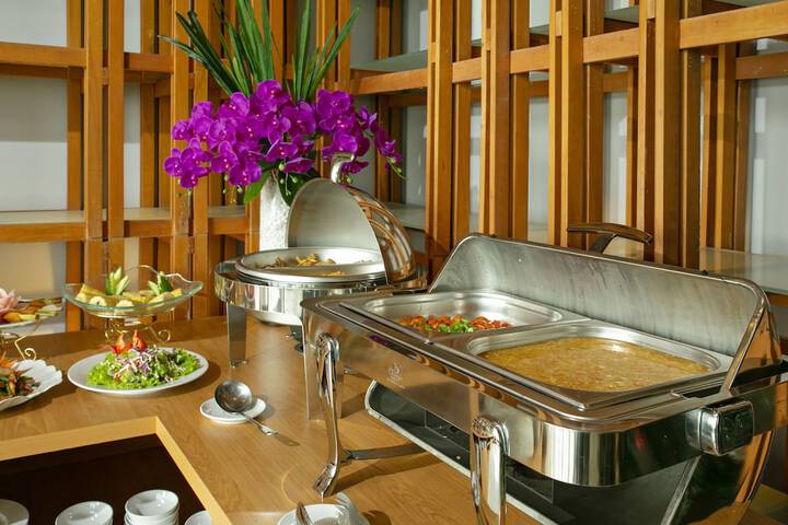 Dining 54 of 62